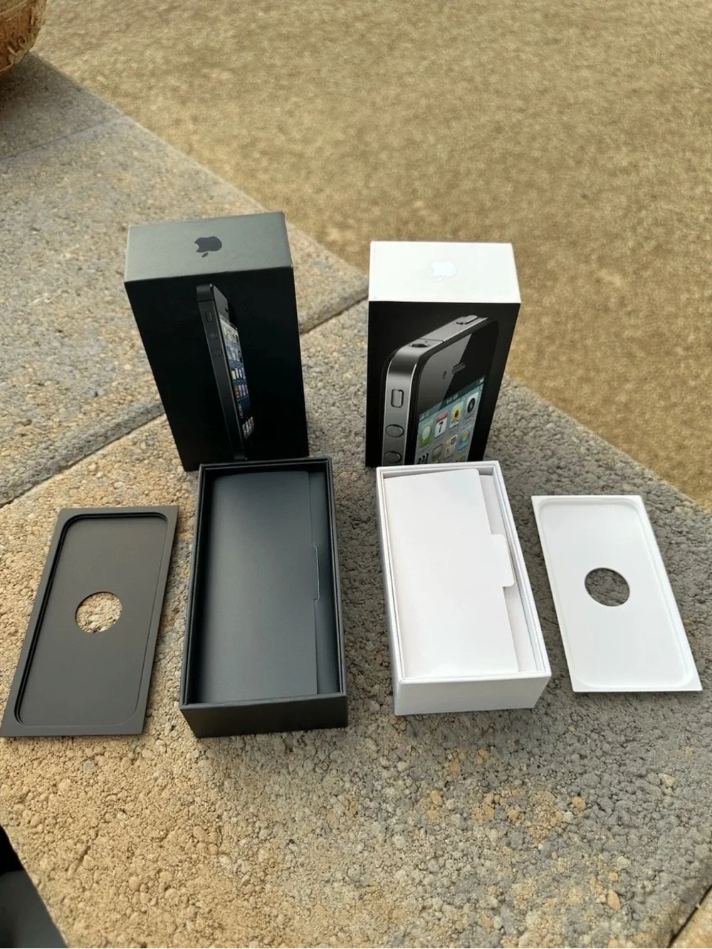 Apple iPhone 5 16GB Black & iPhone 4 8GB White **Empty Retail Boxes Lot**